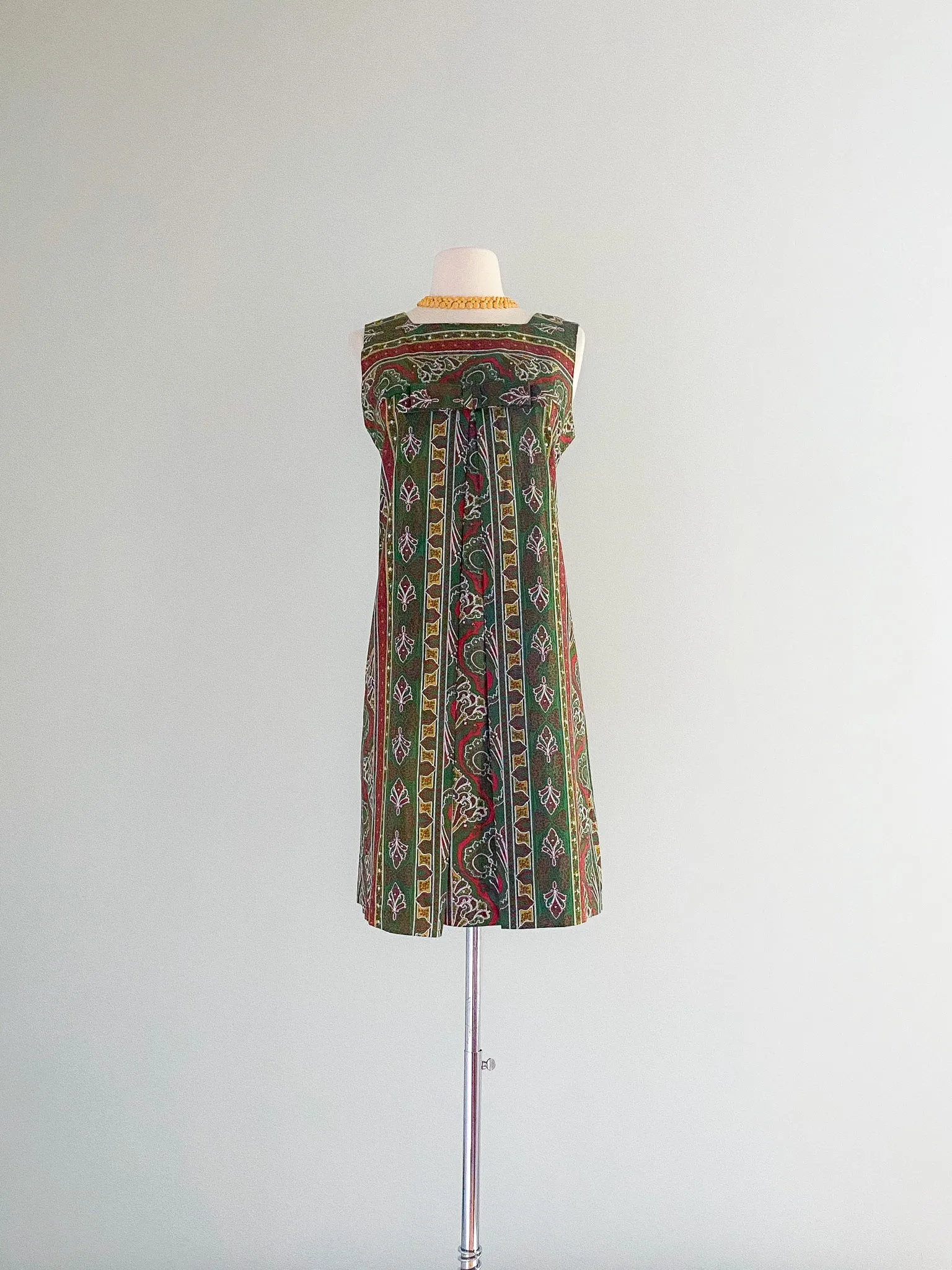 1960's Sweet Cotton Paisley Shift Dress / Sz M