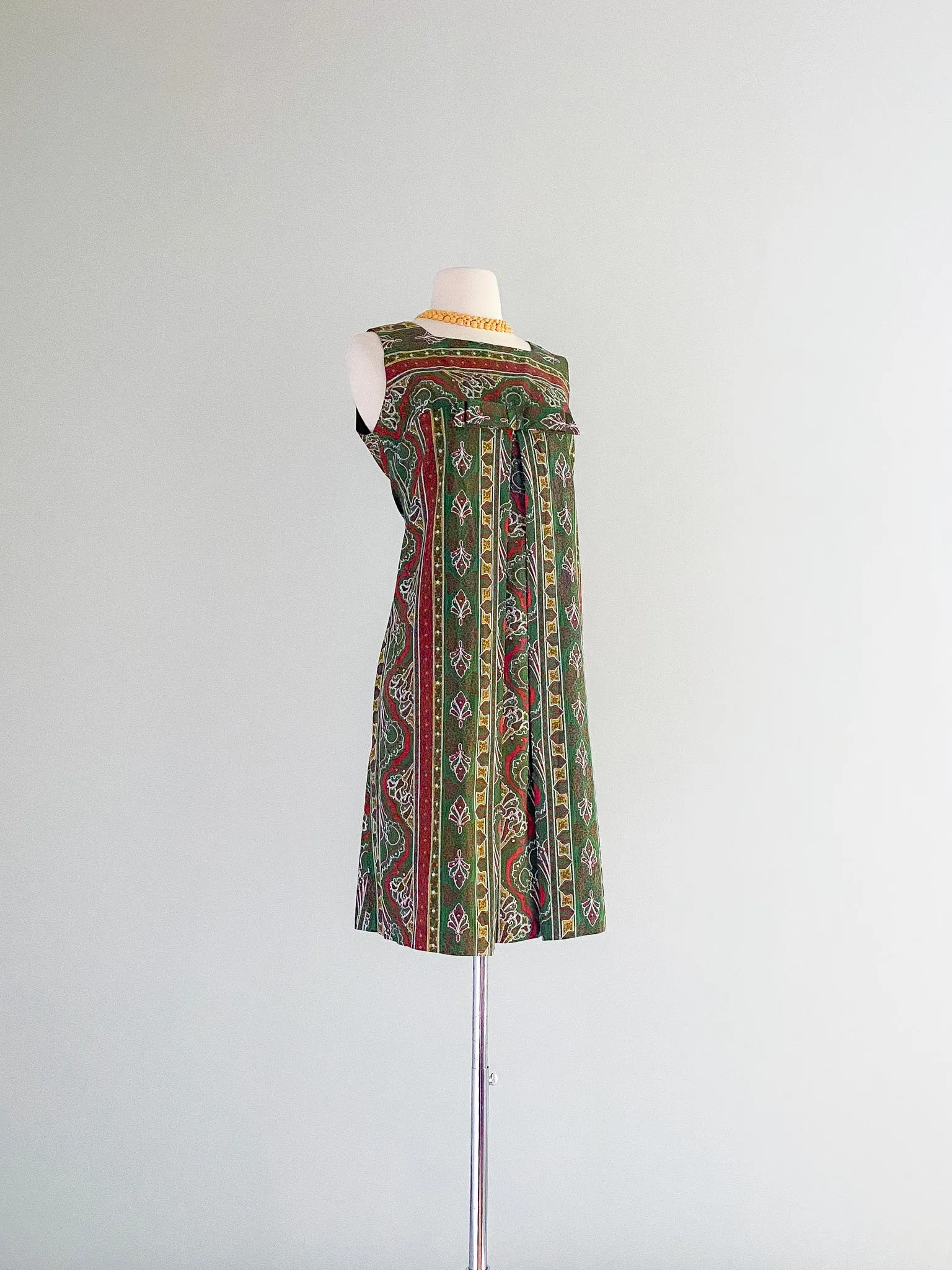 1960's Sweet Cotton Paisley Shift Dress / Sz M