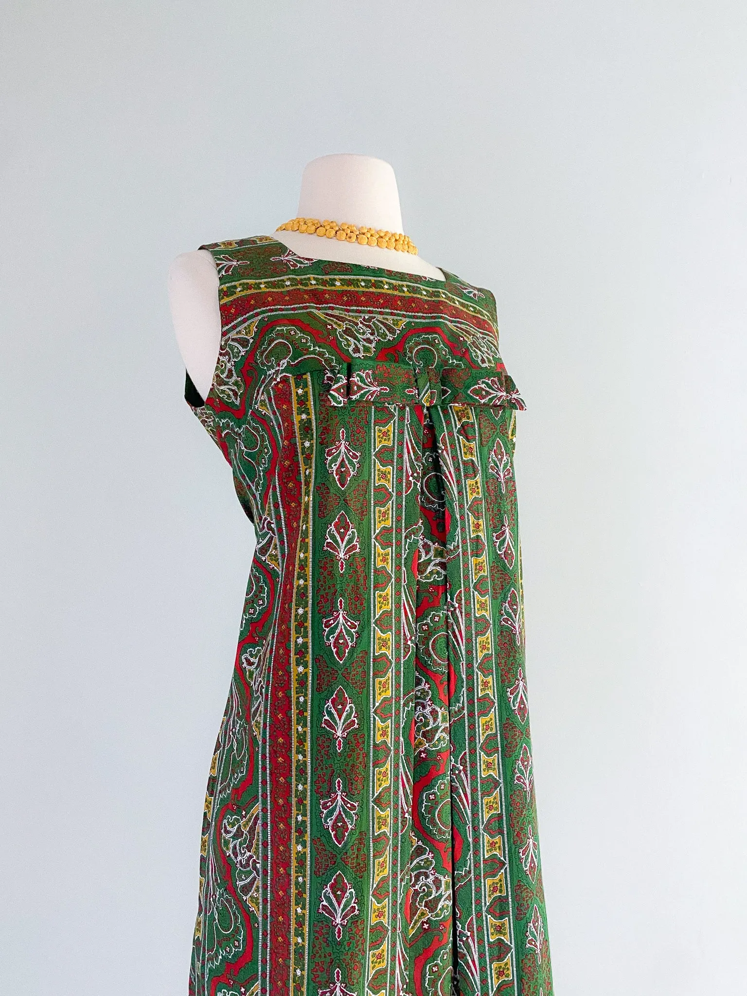 1960's Sweet Cotton Paisley Shift Dress / Sz M