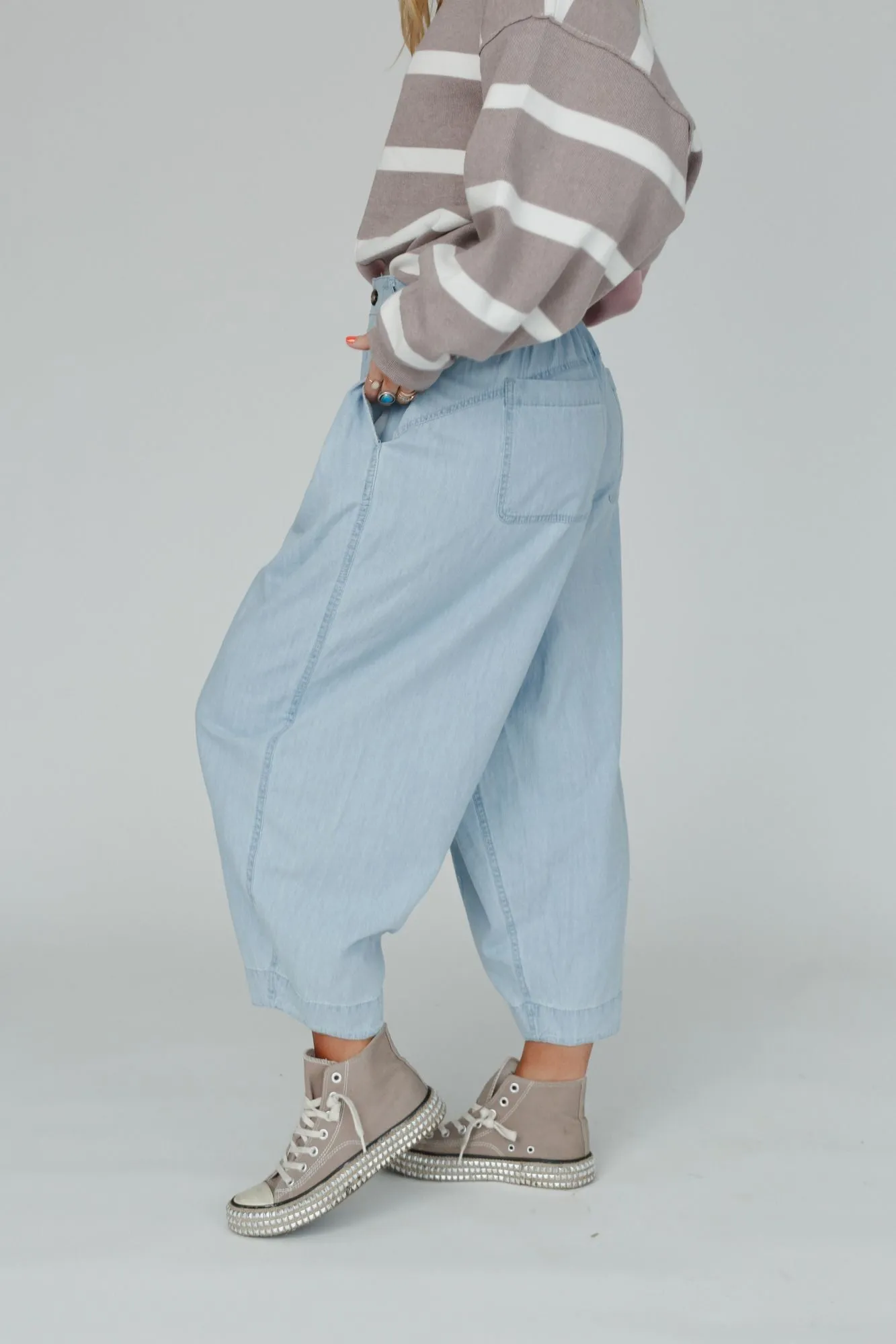 Cool Touch Pleated Pants - Light Denim