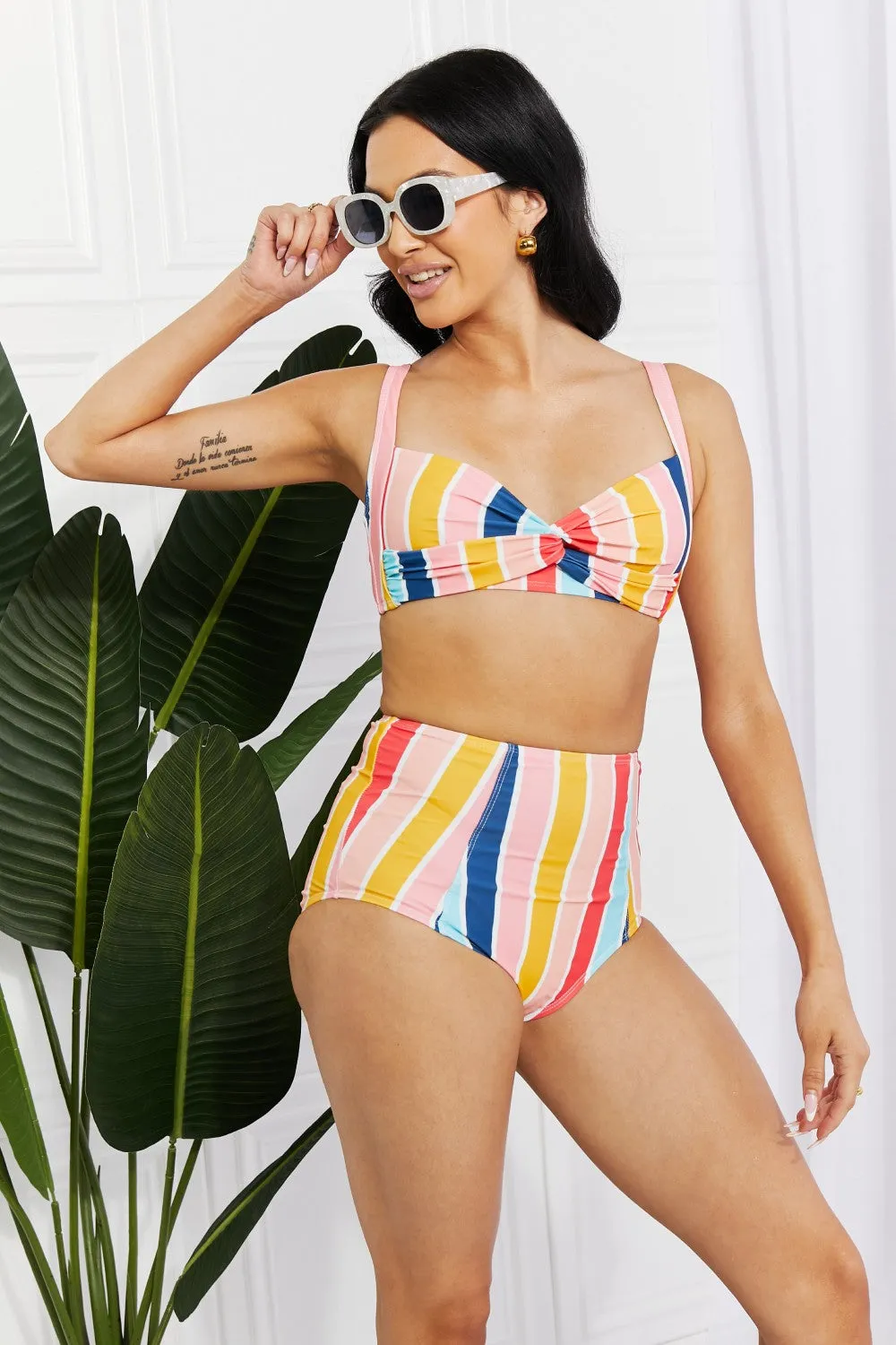 Marina West Swim Take A Dip Twist Hochhaus-Bikini mit Streifen