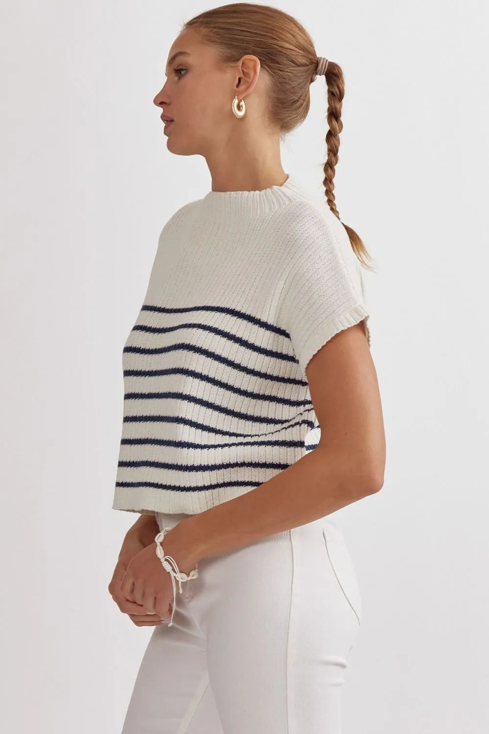 Stripped Pattern Knitted Mock Neck Sleeveless Top