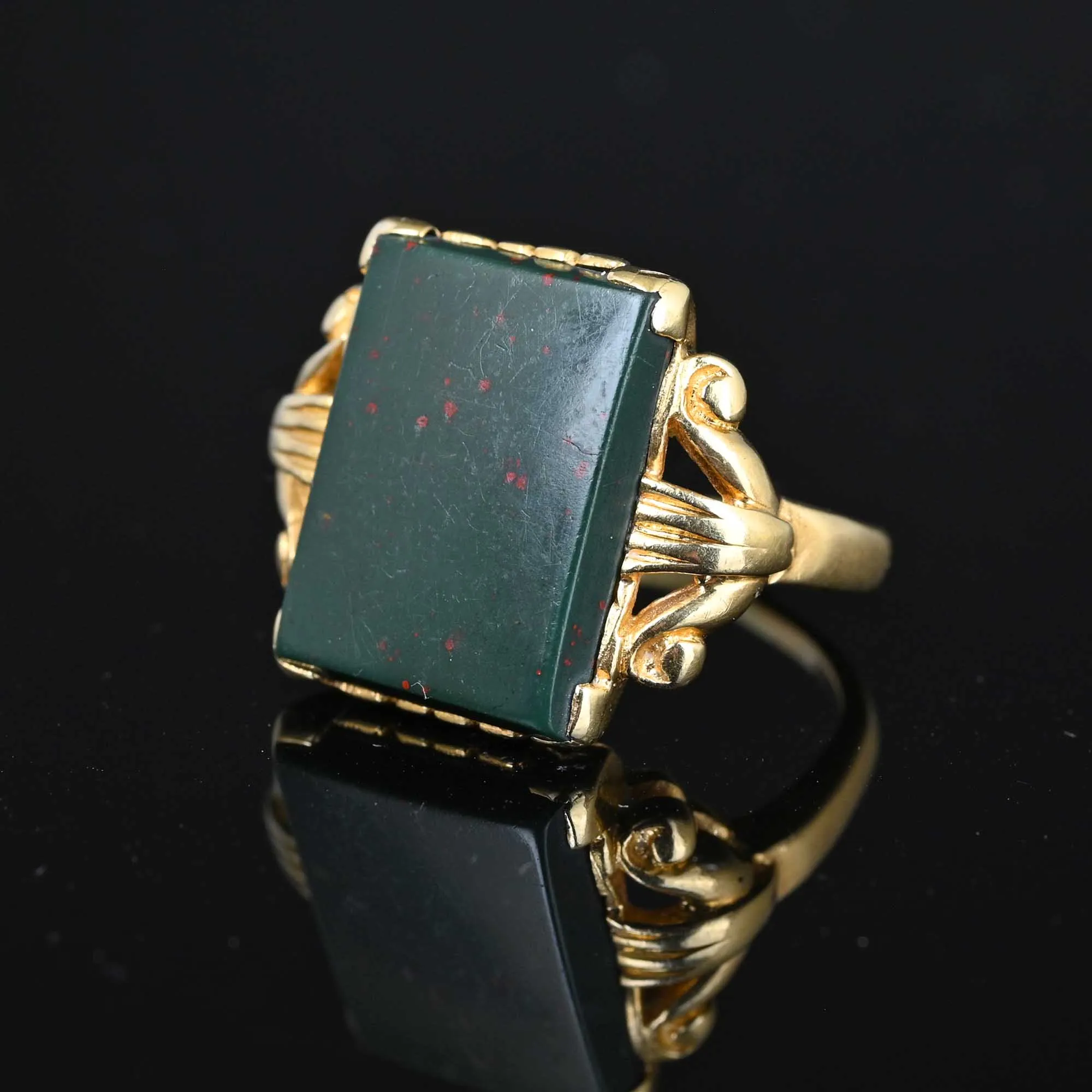 Vintage 14K Gold Bloodstone Signet Style Ring