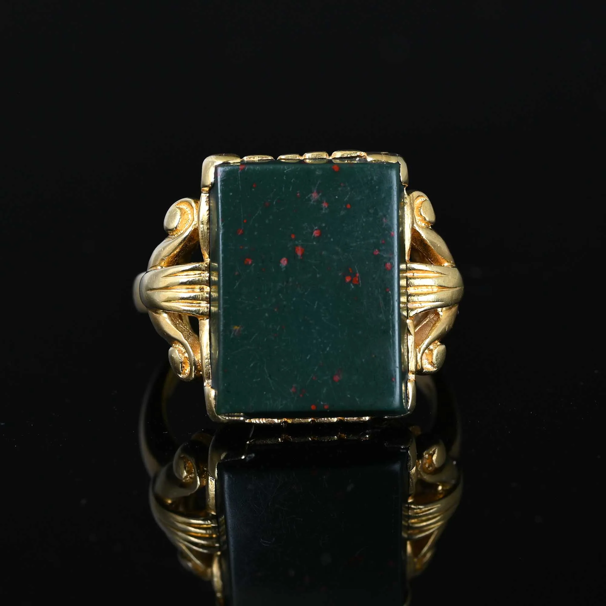 Vintage 14K Gold Bloodstone Signet Style Ring