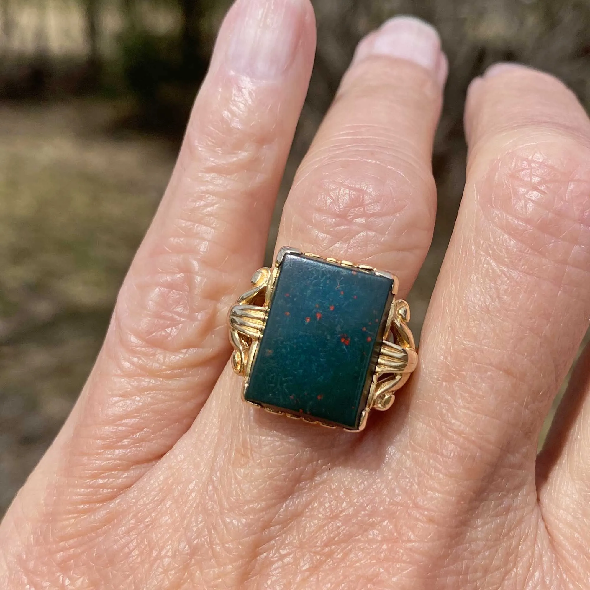 Vintage 14K Gold Bloodstone Signet Style Ring