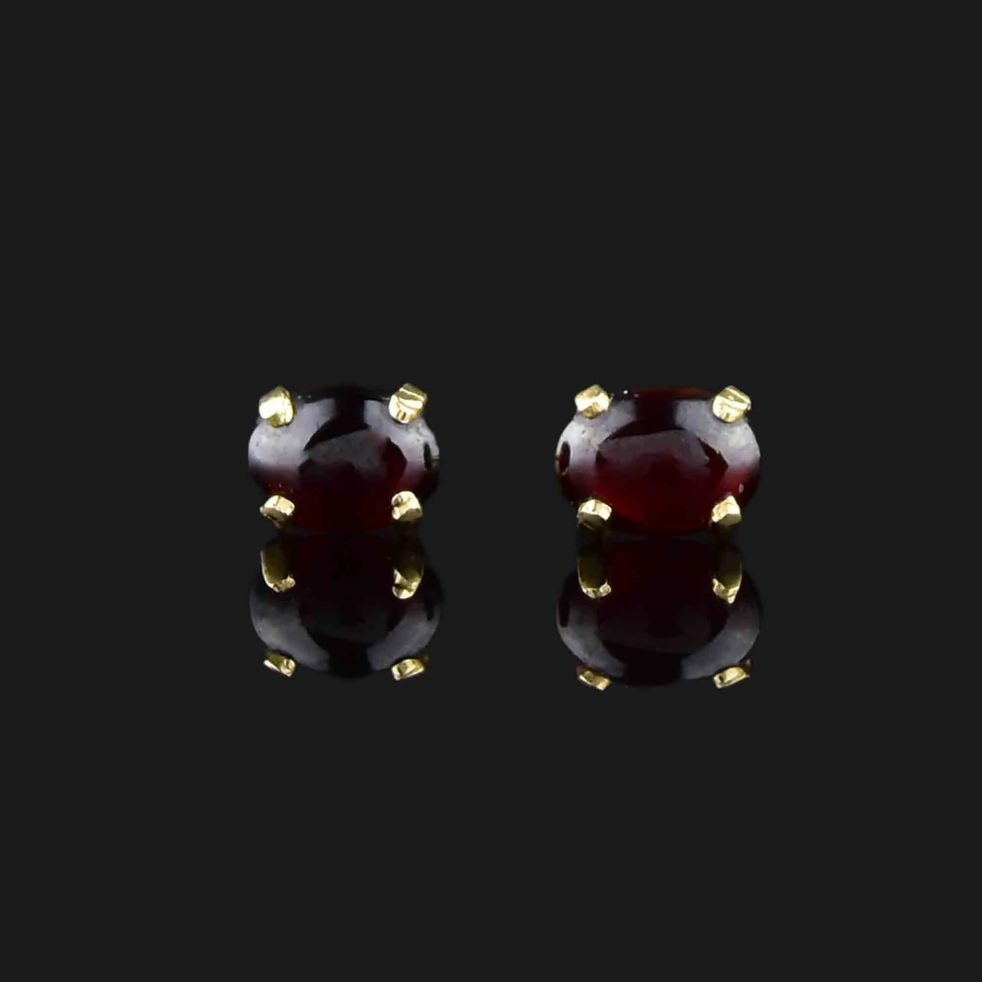 Vintage 14K Gold Garnet Stud Earrings