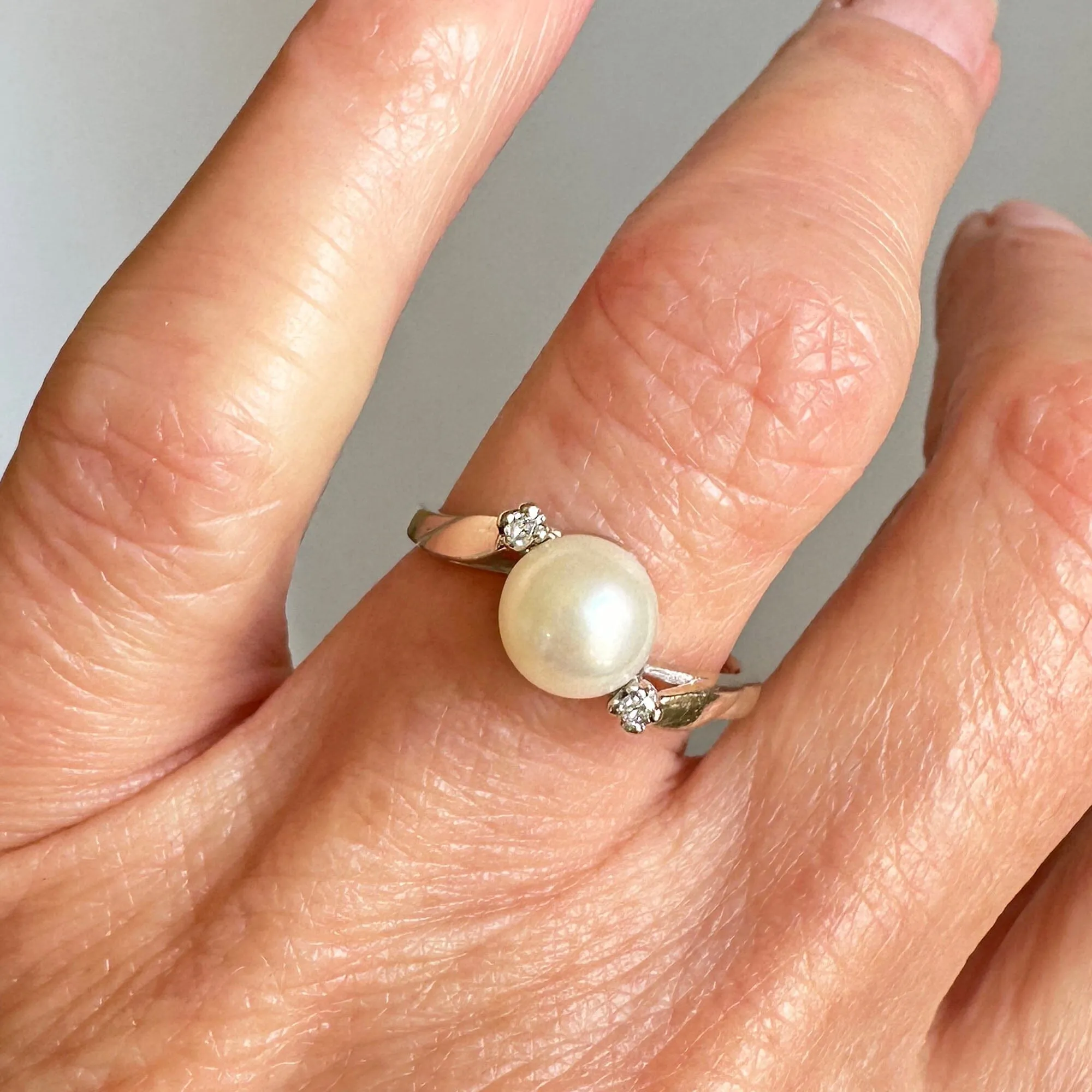 Vintage 14K White Gold Diamond Accent Pearl Ring